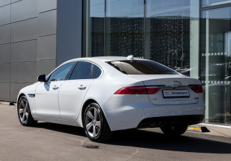 Подержанный автомобиль Jaguar XF Sedan 2018 года (7 фото)