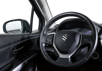 Подержанный автомобиль Suzuki SX4 Hatchback 2014 года (12 фото)