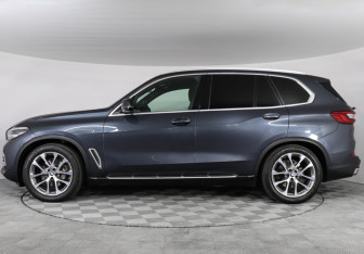 Подержанный автомобиль BMW X5 2019 года (5 фото)