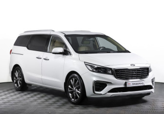 Подержанный автомобиль Kia Carnival 2018 года (3 фото)