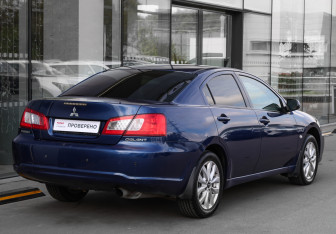 Подержанный автомобиль Mitsubishi Galant Sedan 2008 года (5 фото)