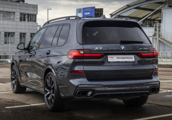 Подержанный автомобиль BMW X7 2021 года (9 фото)