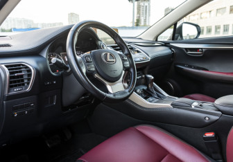 Подержанный автомобиль Lexus NX 2018 года (9 фото)
