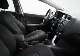 Подержанный автомобиль Kia Ceed Hatchback 2013 года (11 фото)
