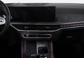 Подержанный автомобиль BMW X5 2025 года (13 фото)