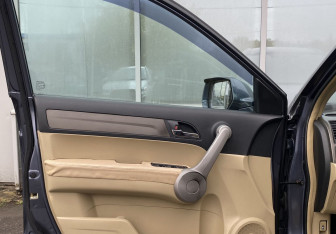 Подержанный автомобиль Honda CR-V 2007 года (16 фото)