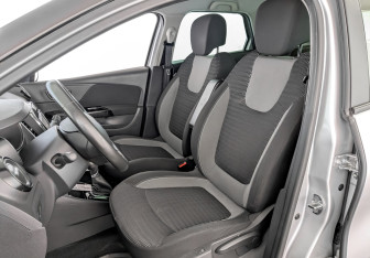 Подержанный автомобиль Renault Kaptur 2017 года (20 фото)