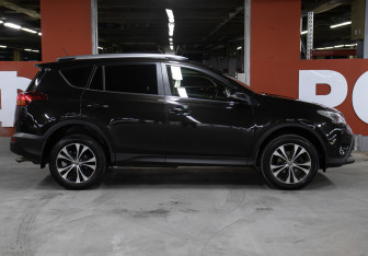Подержанный автомобиль Toyota RAV4 2014 года (4 фото)