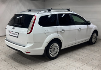 Подержанный автомобиль Ford Focus Wagon 2011 года (5 фото)