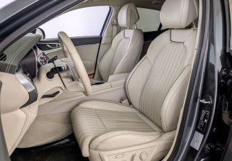 Подержанный автомобиль Genesis G70 2020 года (20 фото)