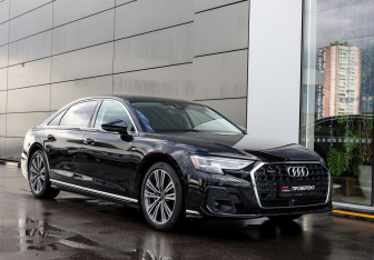 Подержанный автомобиль Audi A8 2023 года (3 фото)