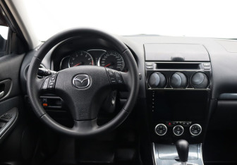 Подержанный автомобиль Mazda 6 Wagon 2005 года (14 фото)