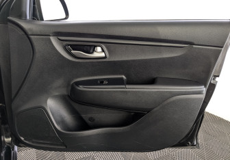 Подержанный автомобиль Kia Rio Hatchback 2021 года (23 фото)