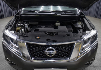 Подержанный автомобиль Nissan Pathfinder 2016 года (9 фото)