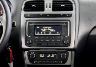 Подержанный автомобиль Volkswagen Polo Sedan 2016 года (15 фото)