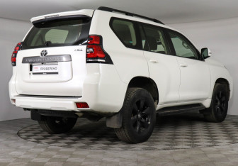 Подержанный автомобиль Toyota Land Cruiser Prado 2021 года (5 фото)