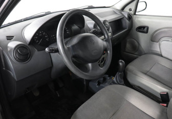 Подержанный автомобиль Renault Logan Sedan 2009 года (5 фото)