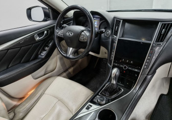 Подержанный автомобиль Infiniti Q50 2014 года (10 фото)
