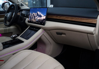 Подержанный автомобиль AITO M7 2023 года (9 фото)