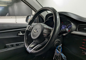 Подержанный автомобиль Kia Rio Sedan 2019 года (21 фото)
