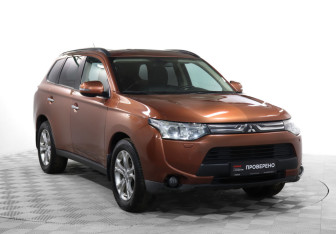 Подержанный автомобиль Mitsubishi Outlander 2012 года (3 фото)