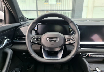 Подержанный автомобиль Geely Monjaro 2024 года (13 фото)