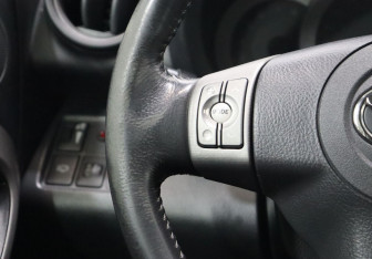 Подержанный автомобиль Toyota RAV4 2007 года (17 фото)