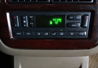 Подержанный автомобиль Ford Explorer 2003 года (15 фото)