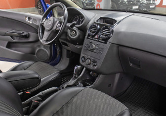 Подержанный автомобиль Opel Corsa 2008 года (11 фото)