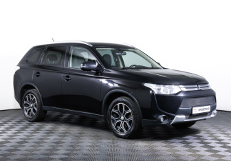 Подержанный автомобиль Mitsubishi Outlander 2014 года (3 фото)