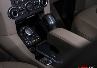 Подержанный автомобиль Land Rover Discovery 2009 года (21 фото)