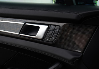 Подержанный автомобиль Porsche Panamera Wagon 2017 года (20 фото)