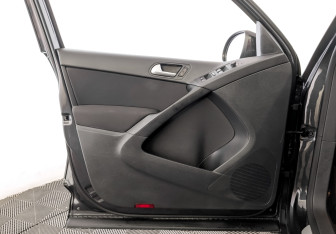 Подержанный автомобиль Volkswagen Tiguan 2016 года (19 фото)