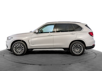 Подержанный автомобиль BMW X5 2014 года (8 фото)
