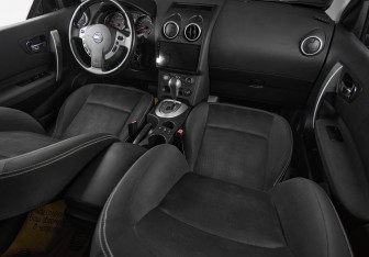 Подержанный автомобиль Nissan Qashqai 2012 года (17 фото)