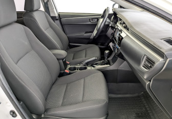 Подержанный автомобиль Toyota Corolla Sedan 2013 года (23 фото)