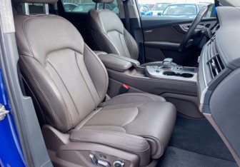 Подержанный автомобиль Audi Q7 2015 года (27 фото)