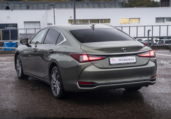 Подержанный автомобиль Lexus ES 2021 года (7 фото)