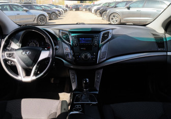 Подержанный автомобиль Hyundai i40 Sedan 2013 года (9 фото)