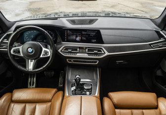 Подержанный автомобиль BMW X7 2021 года (16 фото)