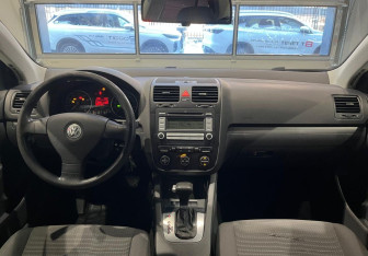 Подержанный автомобиль Volkswagen Jetta Sedan 2007 года (15 фото)