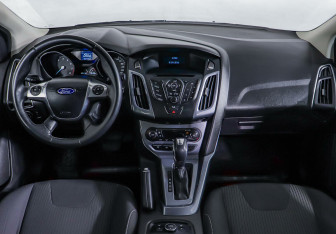 Подержанный автомобиль Ford Focus Sedan 2013 года (11 фото)