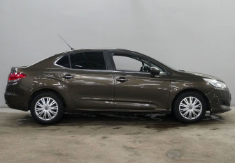 Подержанный автомобиль Citroen C4 Sedan 2013 года (4 фото)