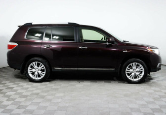 Подержанный автомобиль Toyota Highlander 2012 года (4 фото)