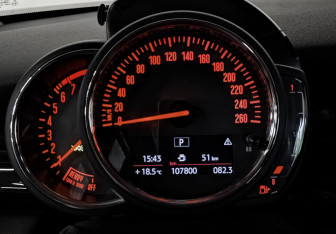 Подержанный автомобиль MINI Hatch 2019 года (12 фото)