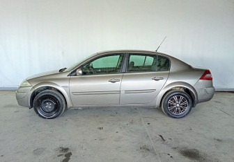 Подержанный автомобиль Renault Megane Sedan 2008 года (8 фото)