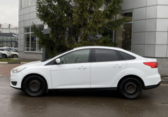 Подержанный автомобиль Ford Focus Sedan 2018 года (8 фото)