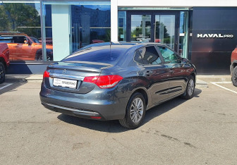 Подержанный автомобиль Citroen C4 Sedan 2015 года (5 фото)