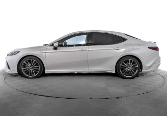 Подержанный автомобиль Toyota Camry Sedan 2024 года (8 фото)