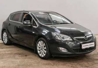 Подержанный автомобиль Opel Astra Hatchback 2011 года (3 фото)